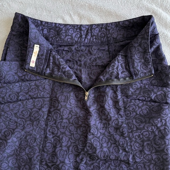 TULLE dark Blue Pencil Skirt with rose Embroidered Pattern Size S - Picture 3 of 8